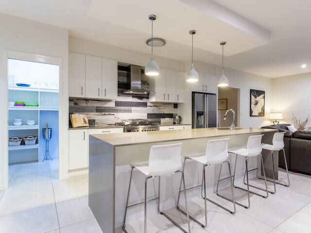 Serenity Retreat Noosa, Private Solar Heated Pool gallery image 4