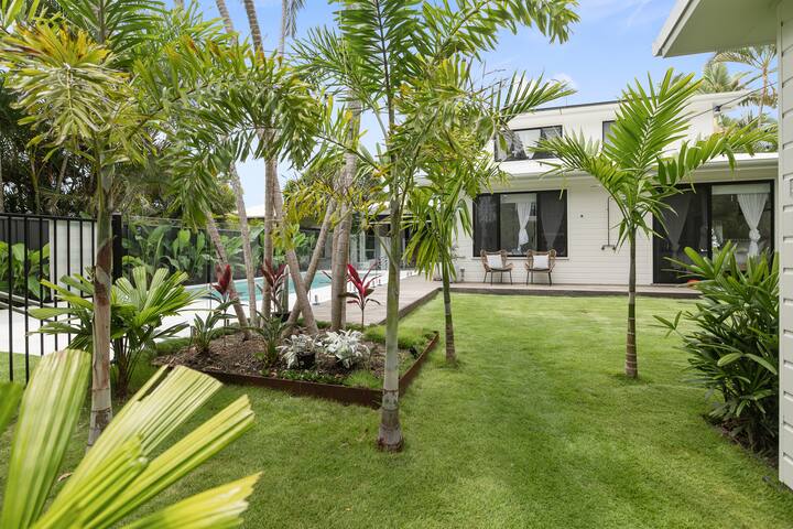 Tropical Beachside Family Retreat – Mineral Pool gallery image 4