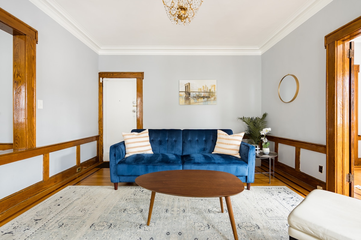 V prípade potreby sa gauč zmení na pohovku na spanie.