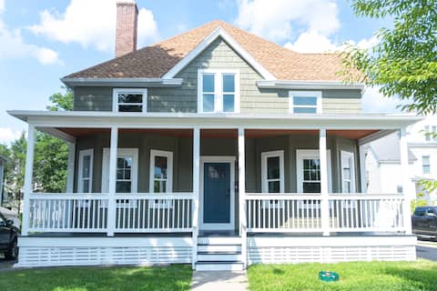 Modern & Spacious 4 Bedroom Single Family Home