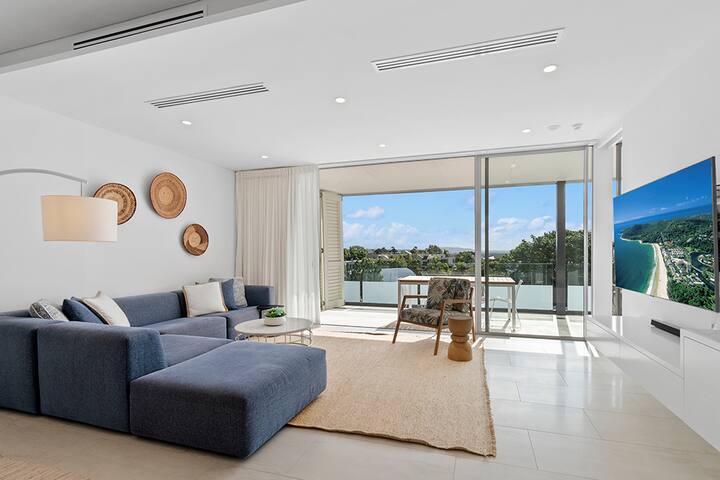 Stunning 3 Bedroom Ocean View Penthouse gallery image 5