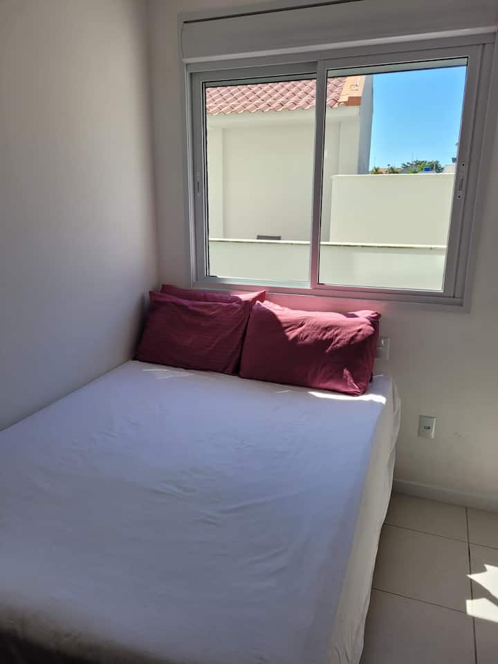 dormitorio 2: 1 cama doble y 1 colchón individual.