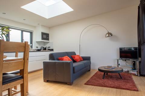 Top performing Airbnb: Romantic Cedar Hideaway Close to Lyme Regis in East Devon