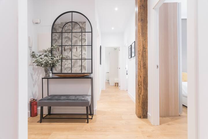 NEW 3 bedr, 50 mts Beach + FREE parking gallery image 3