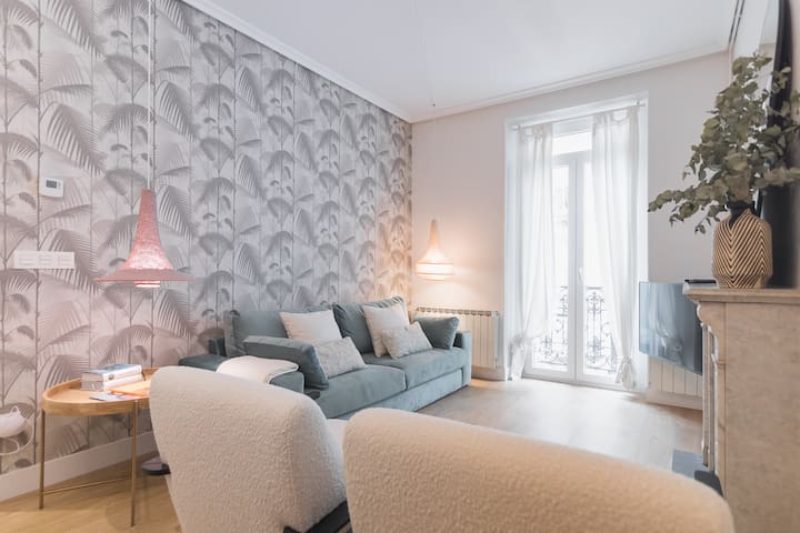 NEW 3 bedr, 50 mts Beach + FREE parking