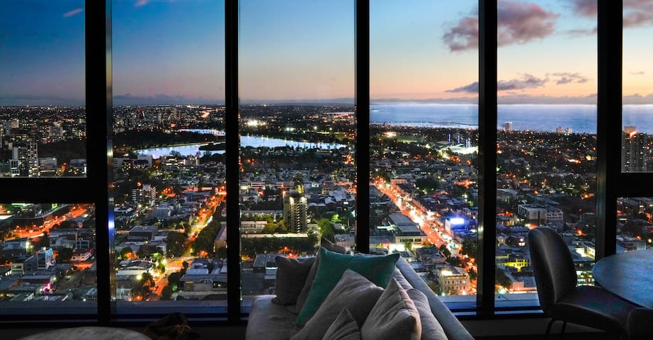 Suave spacious amazing views high above the city