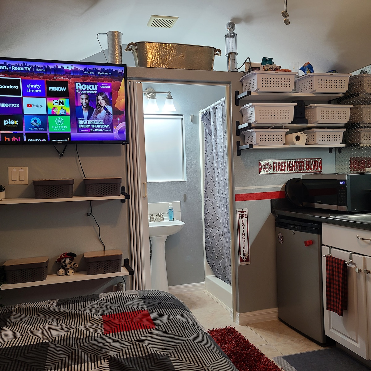 Top Airbnb: Ft Myers Tiny Private Home w/Patio, kitchen, deck in San Carlos Park