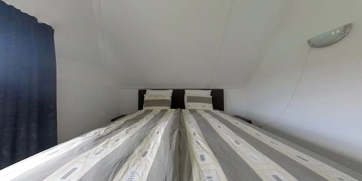 Chumba kikubwa cha kulala.

Kwa uwasilishaji kamili wa 3-D, angalia:
http://www.jouwtopruimte.nl