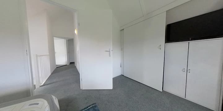 Chumba kikubwa cha kulala.

Kwa uwasilishaji kamili wa 3-D, angalia:
http://www.jouwtopruimte.nl