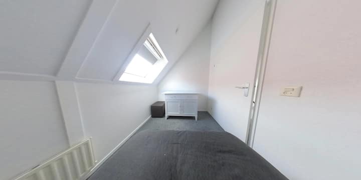 Chumba cha pili cha kulala.

Kwa uwasilishaji kamili wa 3-D, angalia:
http://www.jouwtopruimte.nl