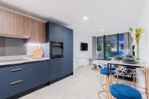 Fabulous 2 Bed Apartment in Bournemouth Square #1