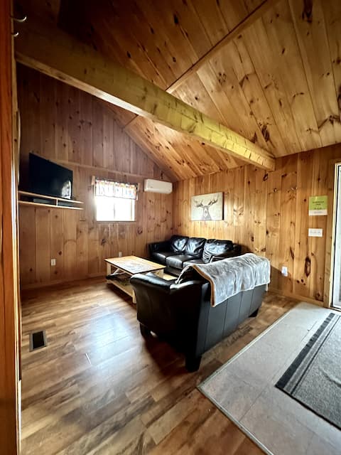 Northern Maine Large Cabin 4 | Wifi • Kitchen • AC