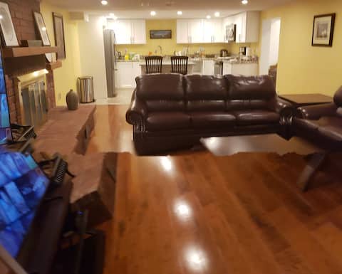 Deluxe one bedroom in heart of Bowmanville