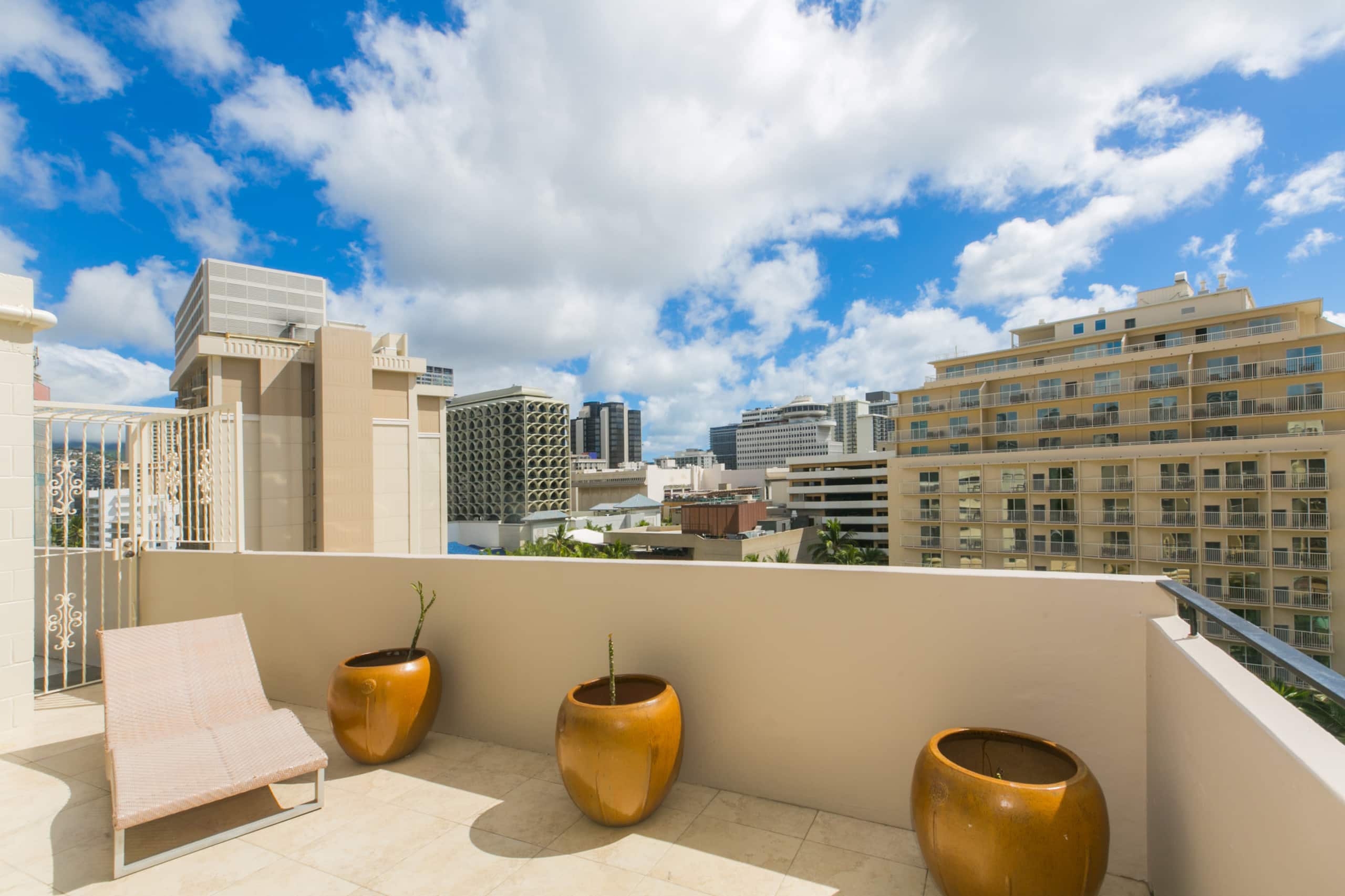 Condo in Honolulu · ★4.73 · 3 bedrooms · 4 beds · 2 private baths - Image 29