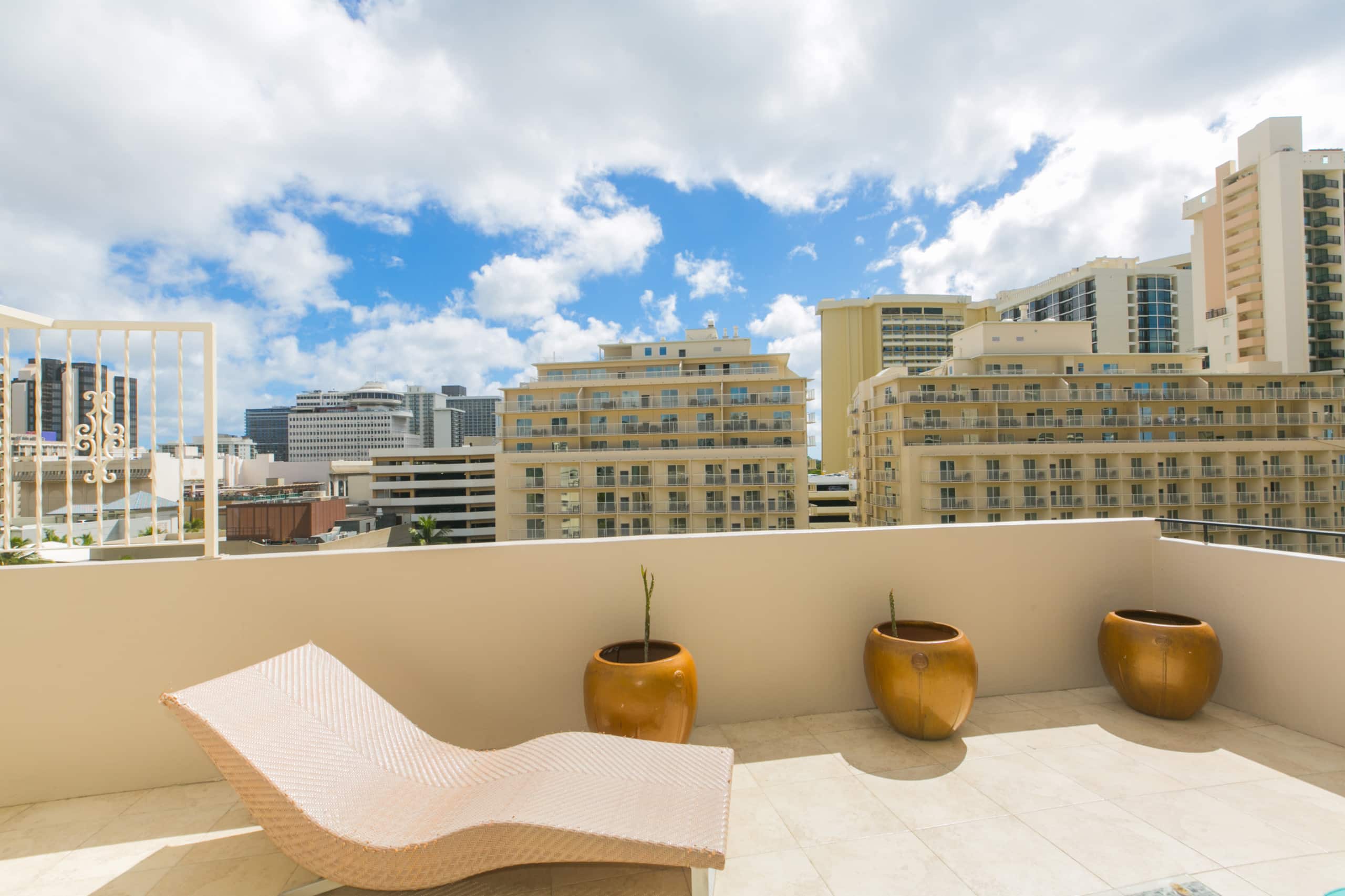 Condo in Honolulu · ★4.73 · 3 bedrooms · 4 beds · 2 private baths - Image 31