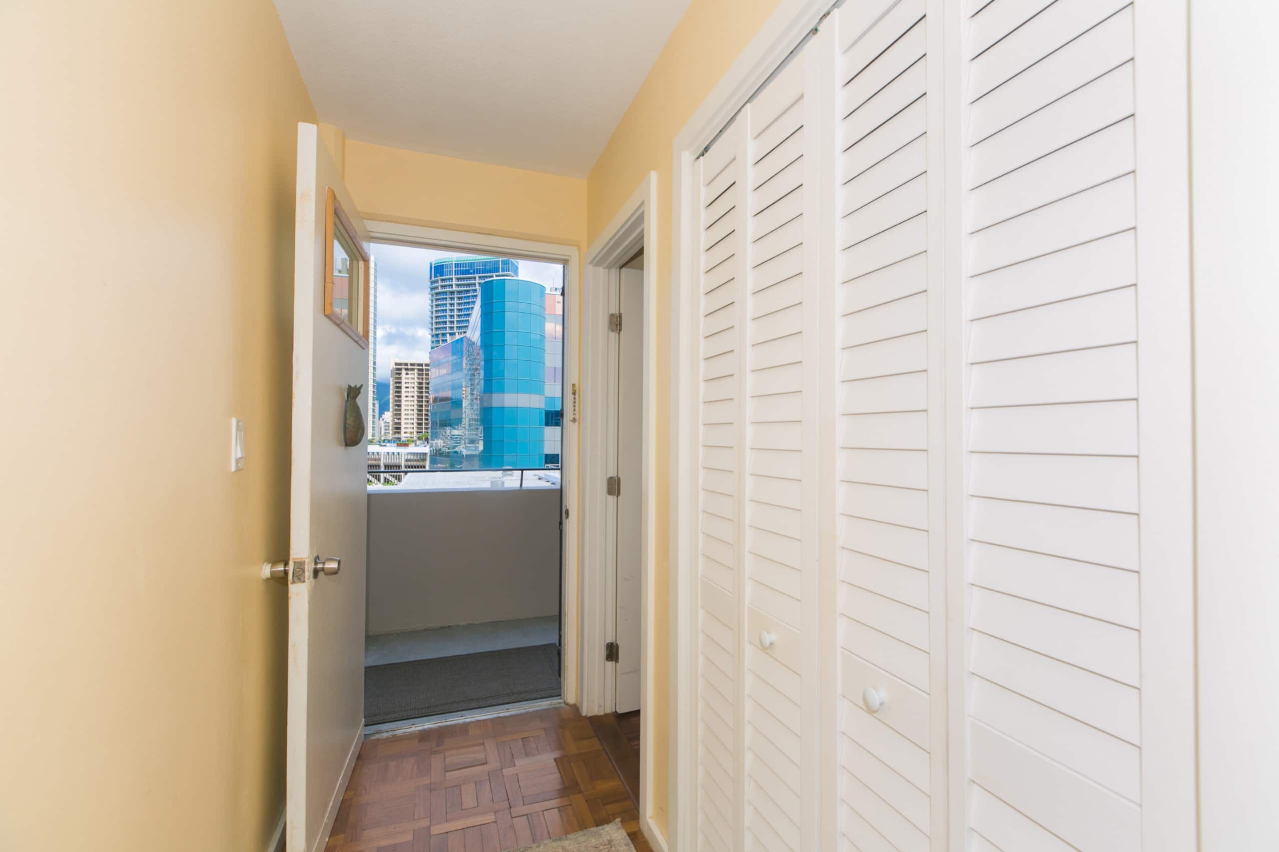 Condo in Honolulu · ★4.73 · 3 bedrooms · 4 beds · 2 private baths - Image 11