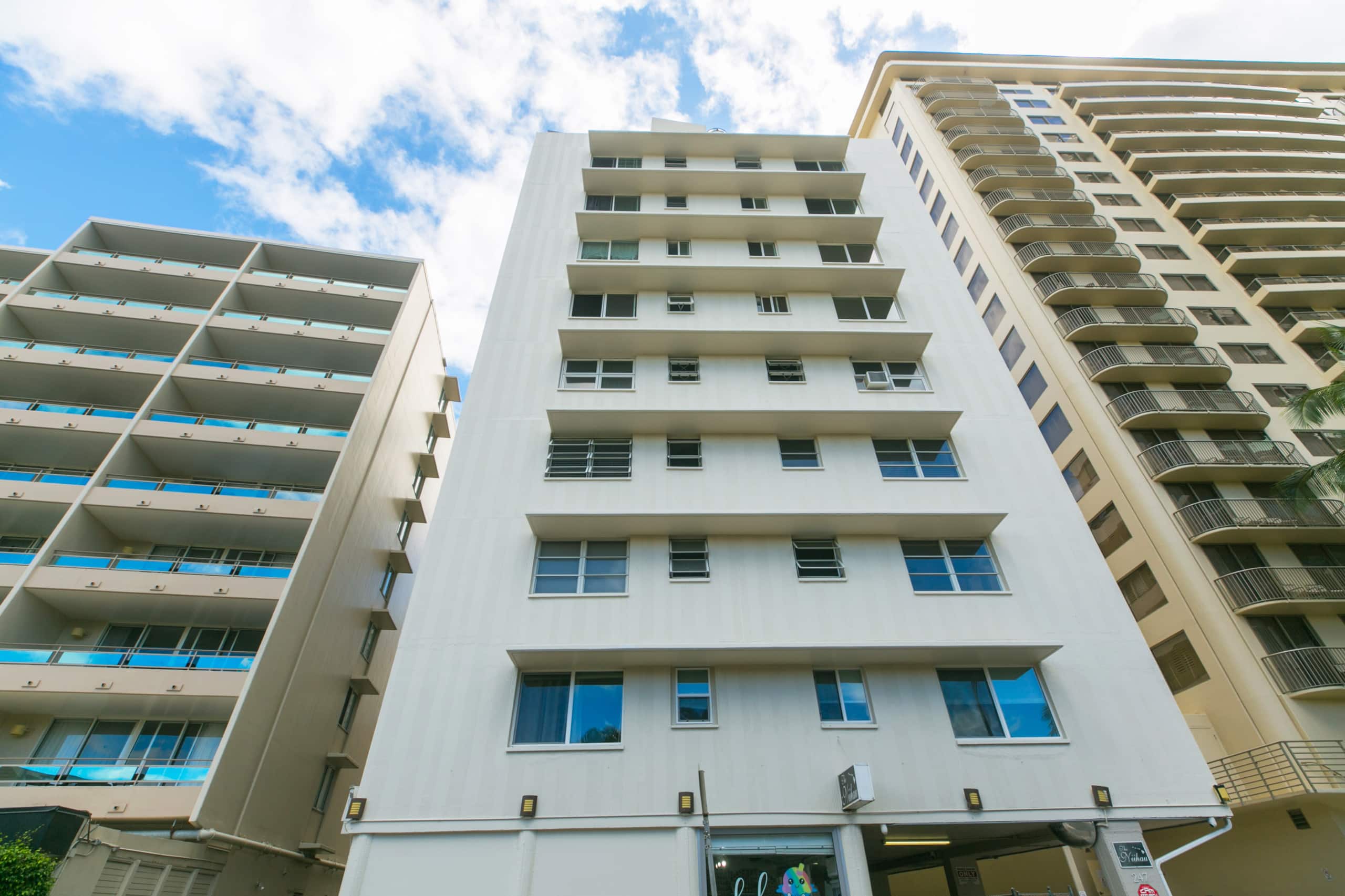 Condo in Honolulu · ★4.73 · 3 bedrooms · 4 beds · 2 private baths - Image 6