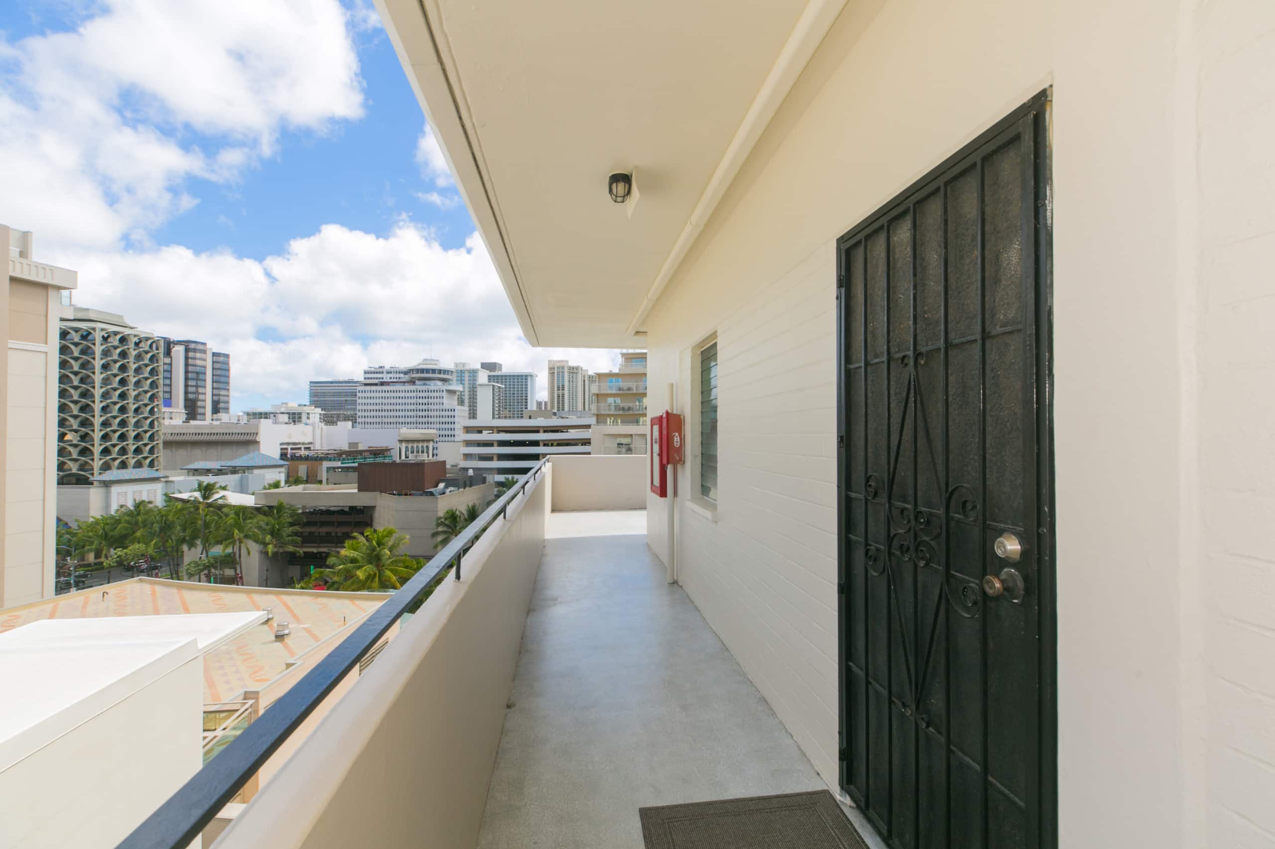 Condo in Honolulu · ★4.73 · 3 bedrooms · 4 beds · 2 private baths - Image 10