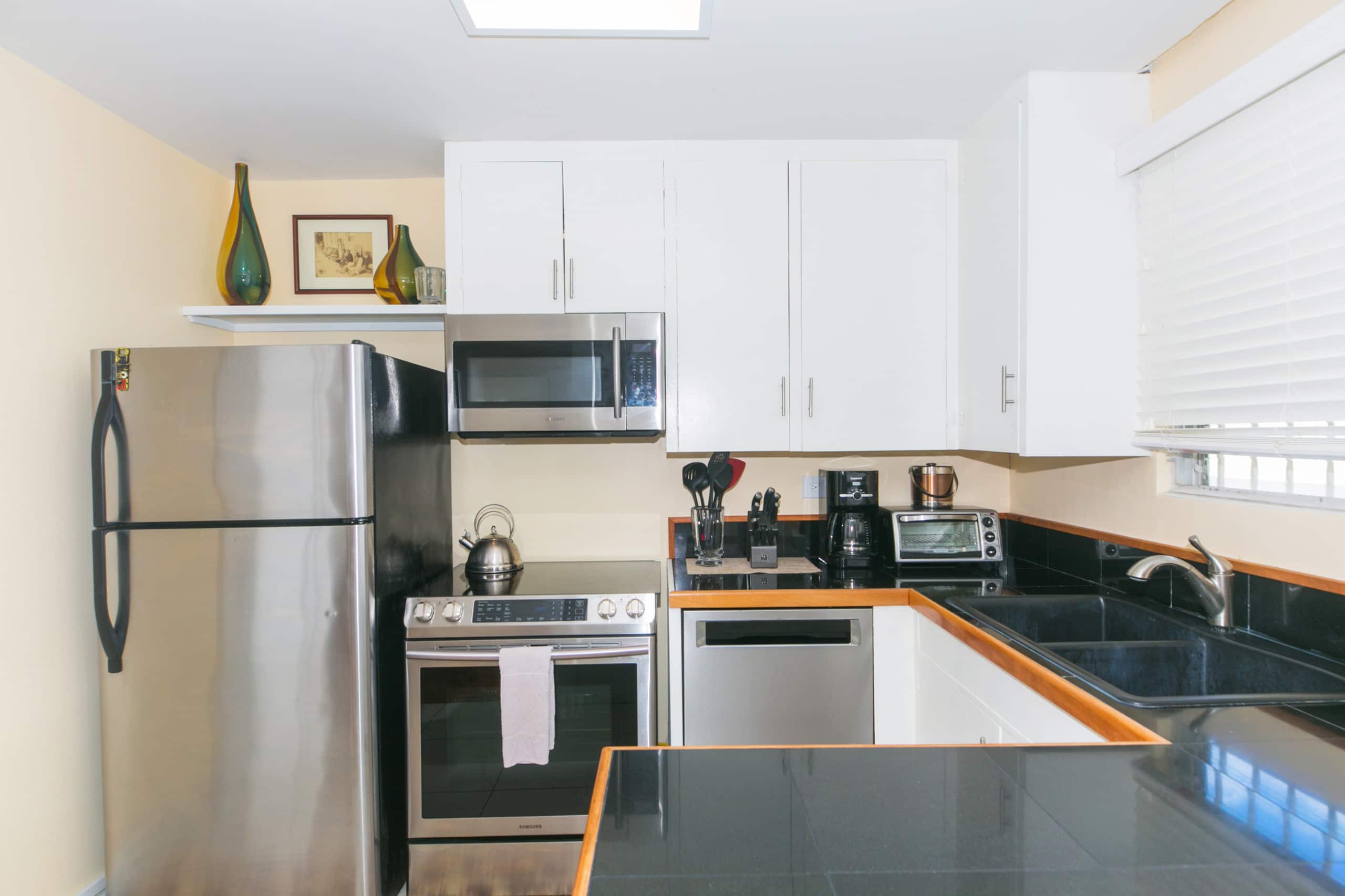 Condo in Honolulu · ★4.73 · 3 bedrooms · 4 beds · 2 private baths - Image 19