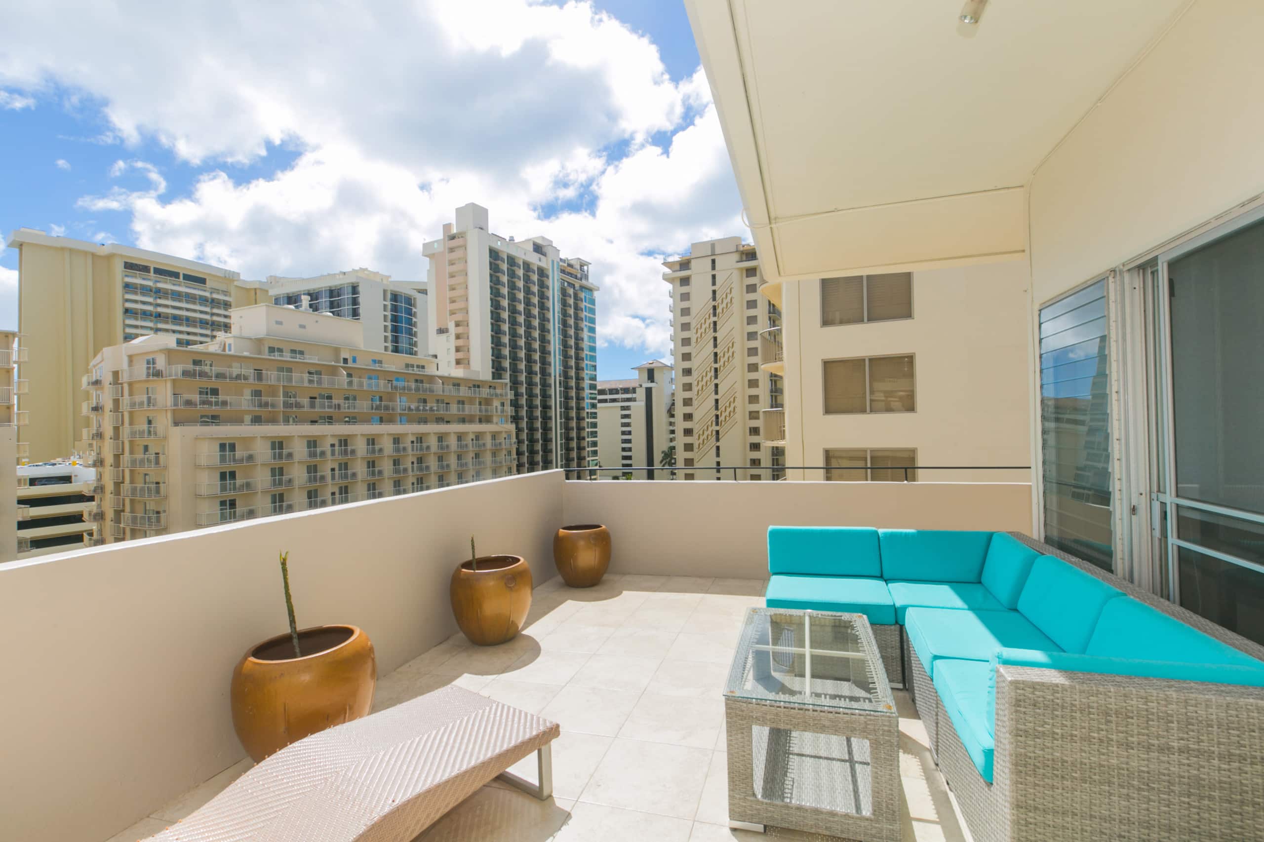 Condo in Honolulu · ★4.73 · 3 bedrooms · 4 beds · 2 private baths - Image 28