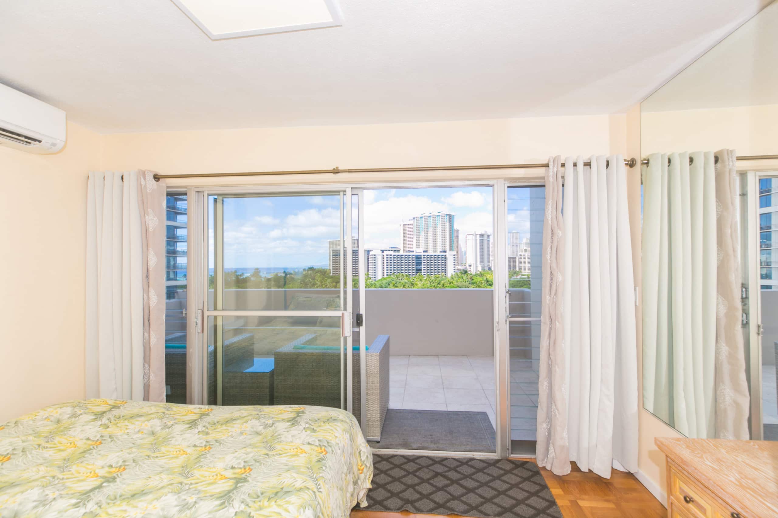 Condo in Honolulu · ★4.73 · 3 bedrooms · 4 beds · 2 private baths - Image 34