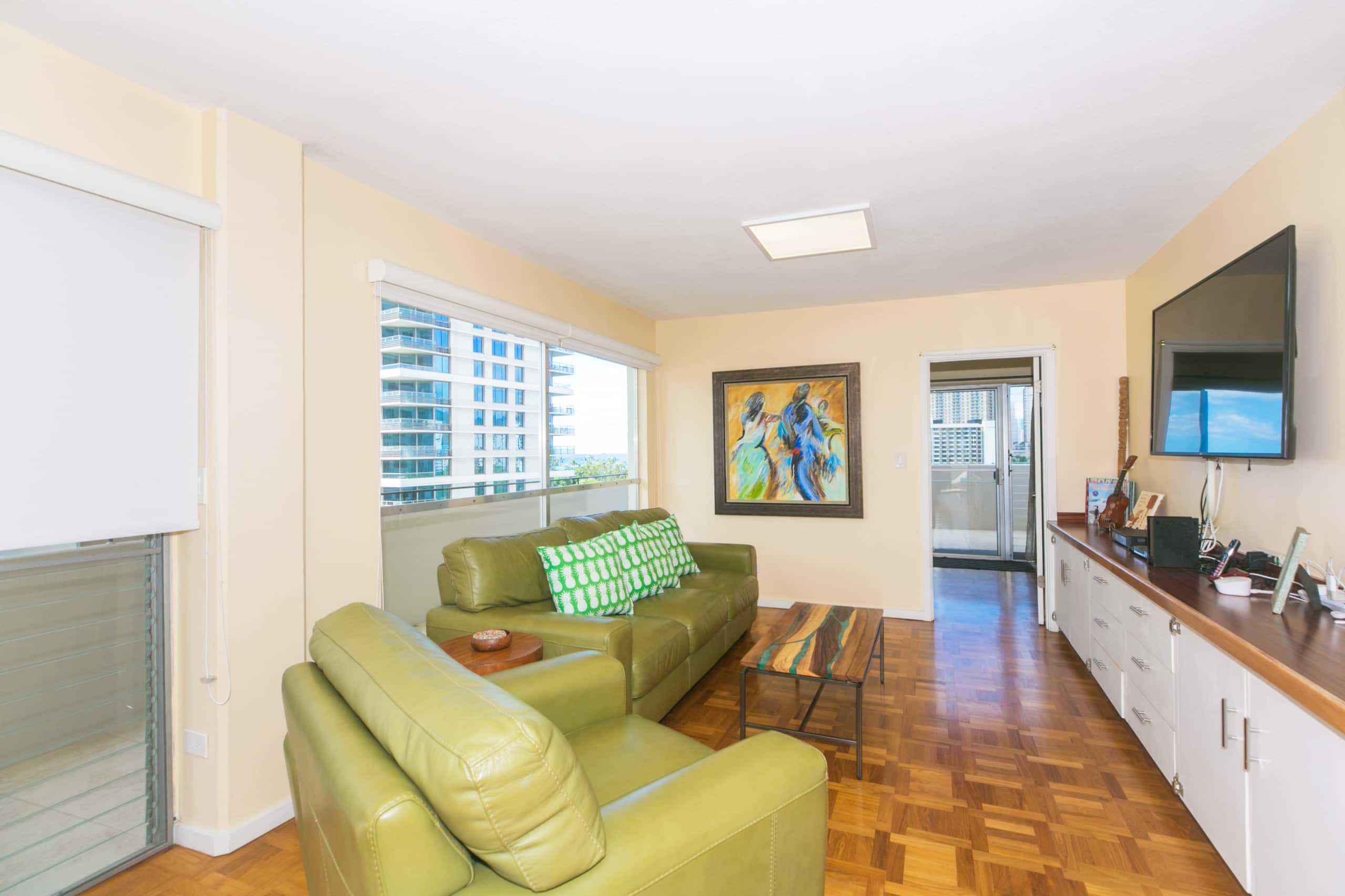 Condo in Honolulu · ★4.73 · 3 bedrooms · 4 beds · 2 private baths - Image 9