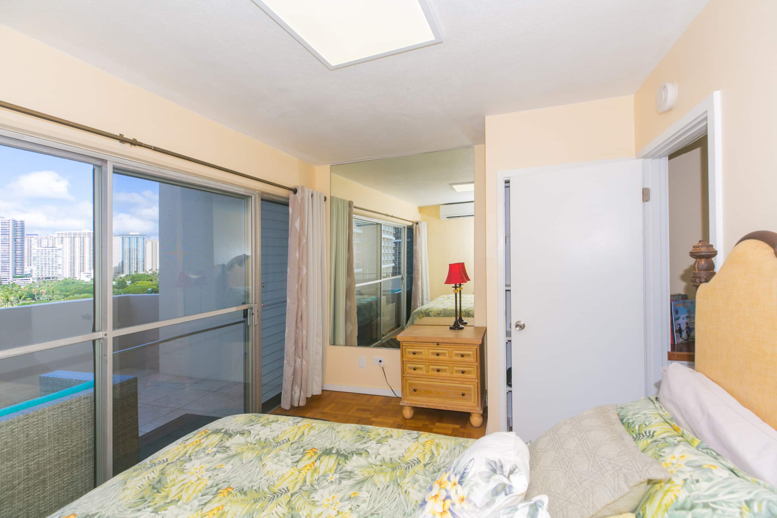 Condo in Honolulu · ★4.73 · 3 bedrooms · 4 beds · 2 private baths - Image 35