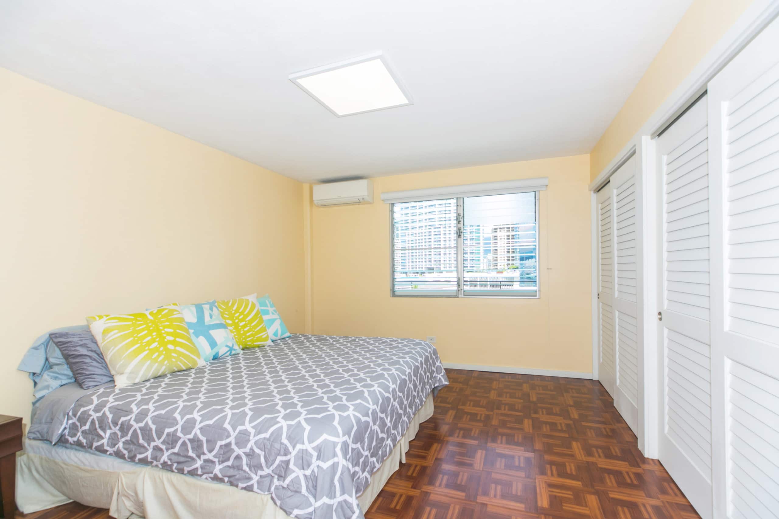 Condo in Honolulu · ★4.73 · 3 bedrooms · 4 beds · 2 private baths - Image 16
