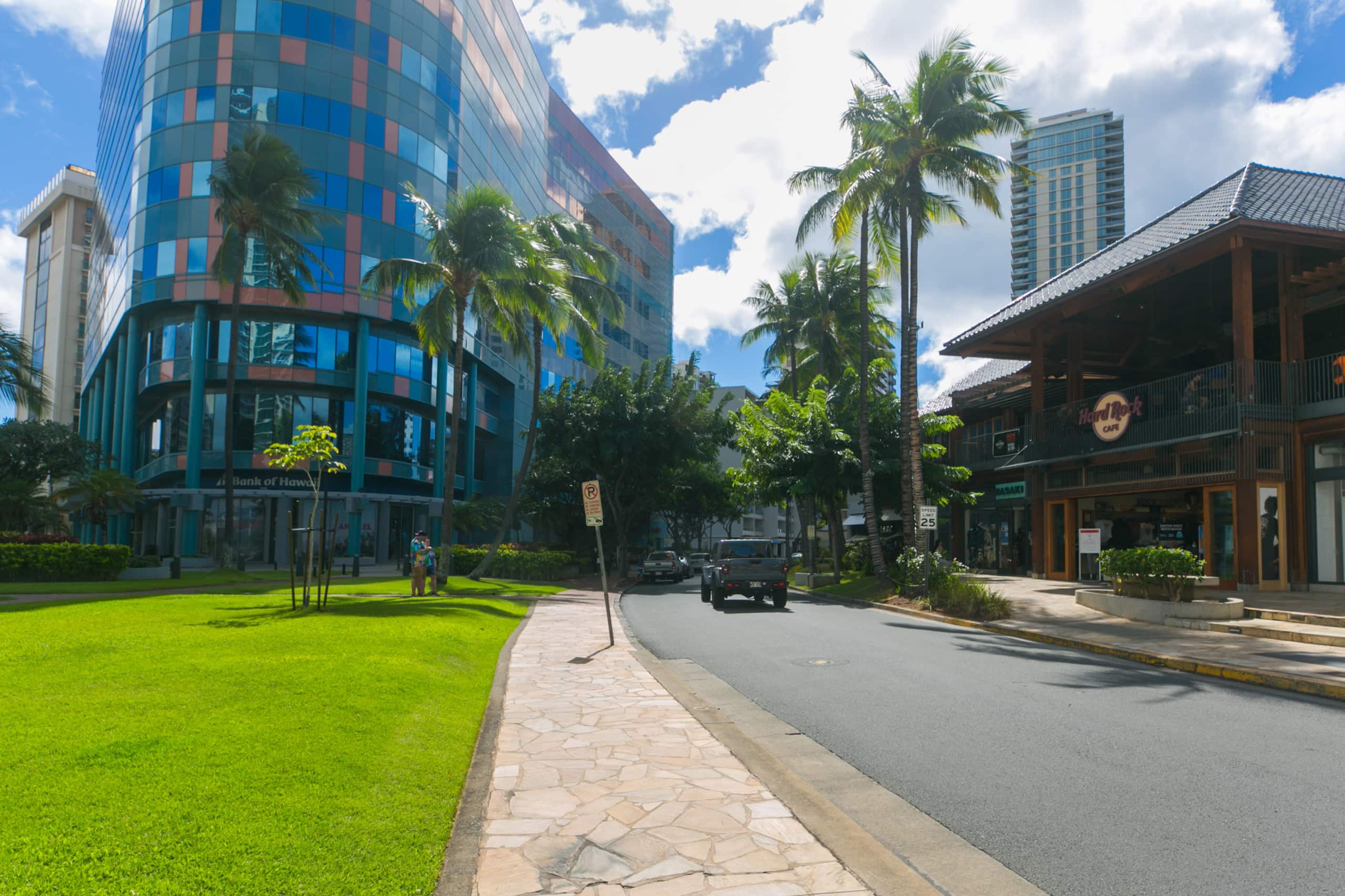Condo in Honolulu · ★4.73 · 3 bedrooms · 4 beds · 2 private baths - Image 5