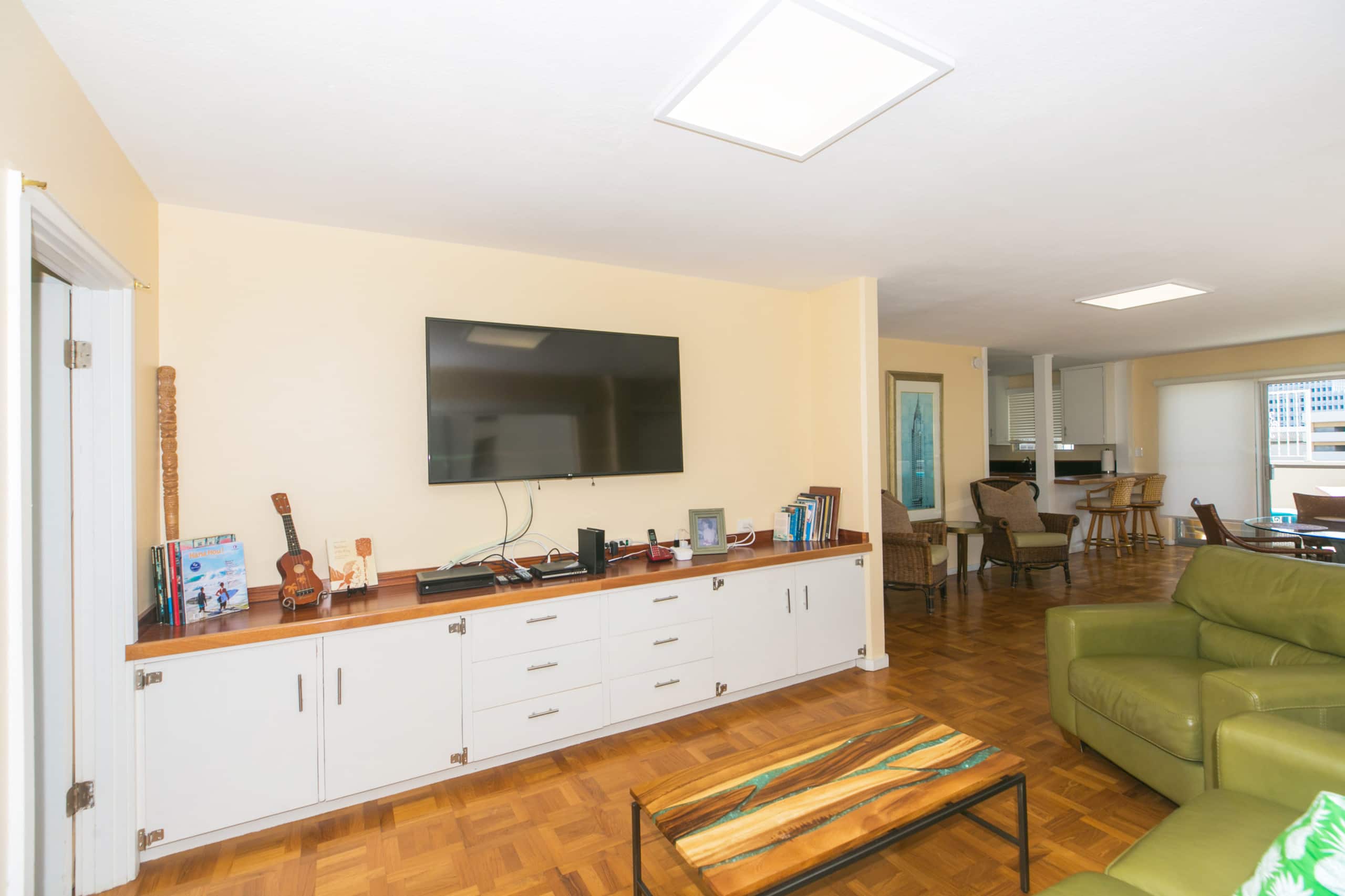 Condo in Honolulu · ★4.73 · 3 bedrooms · 4 beds · 2 private baths - Image 22