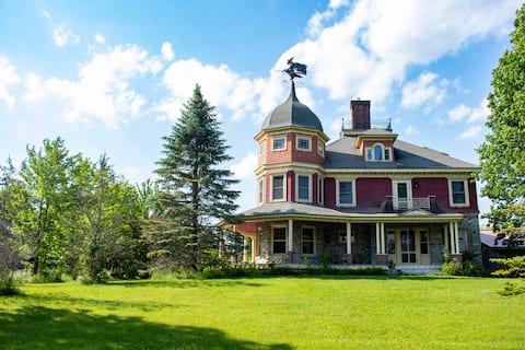 Manor with tennis, spa, game room and river