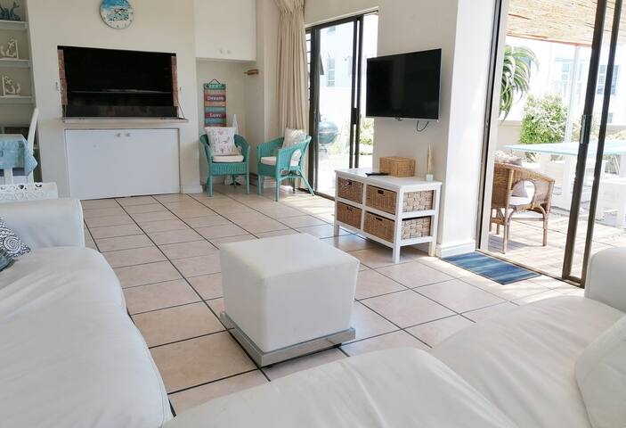 Self-catering, Seaview, Beachfront Accommodation gallery image 5