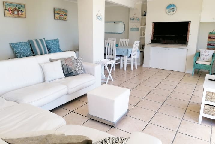 Self-catering, Seaview, Beachfront Accommodation gallery image 2