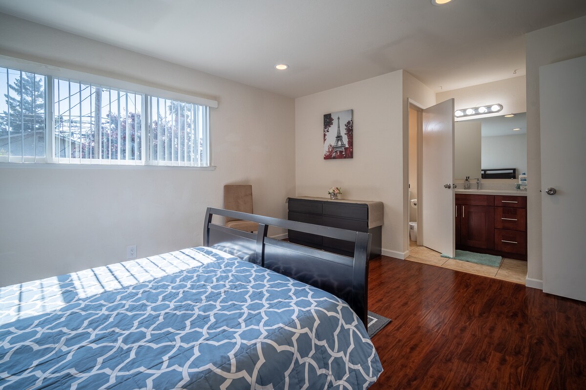 ห้องนอนใหญ่กว้างขวาง