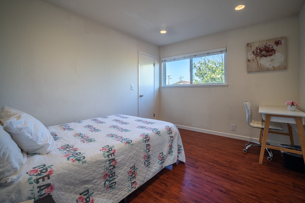 ห้องนอน # 2 พร้อมเตียงขนาดใหญ่