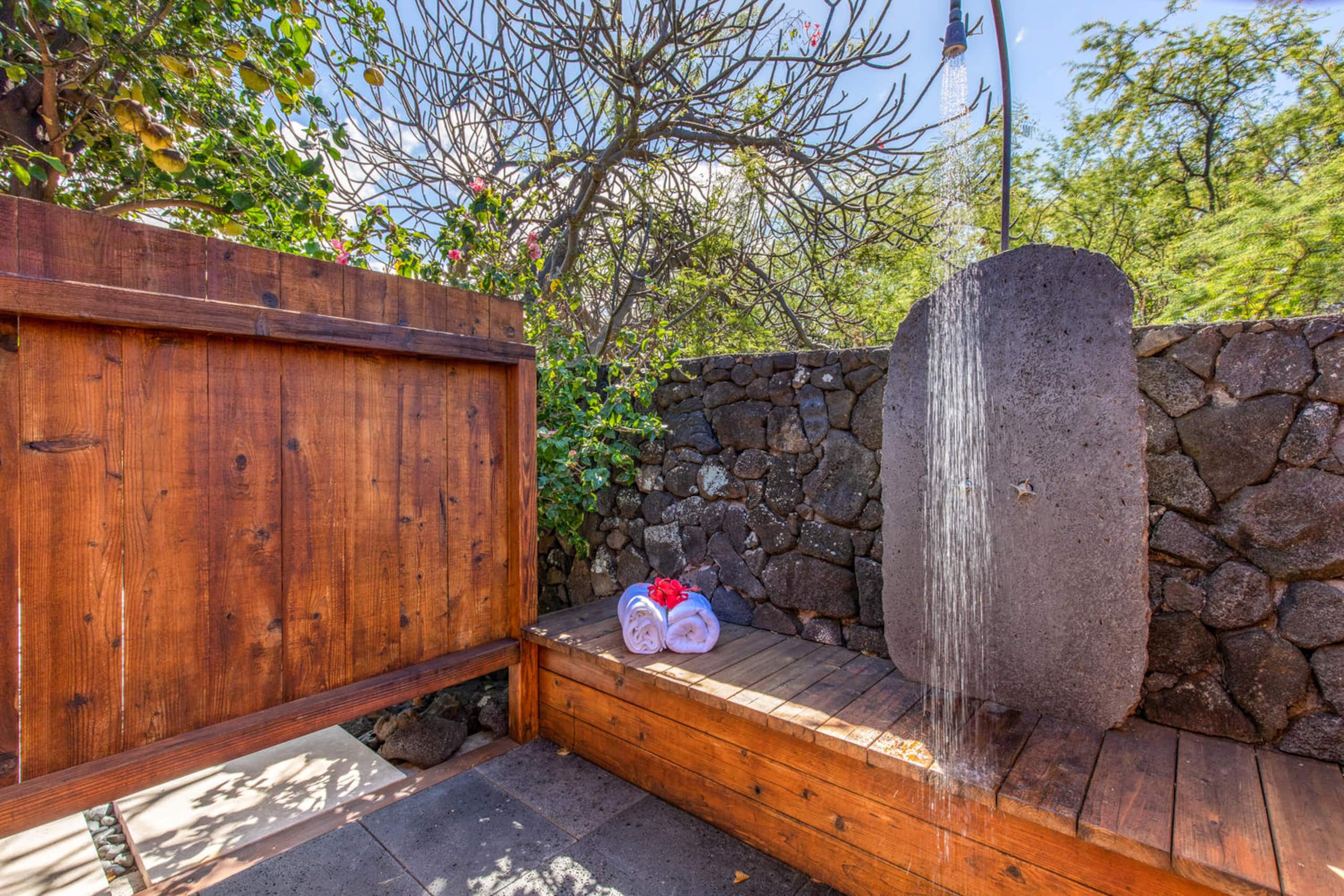 Home in Kailua-Kona · ★5.0 · 4 bedrooms · 5 beds · 4 baths - Image 8