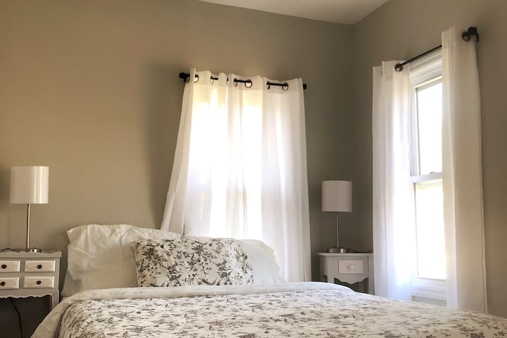 Treetop - Bedroom 2 with a queen bed and a ceiling fan