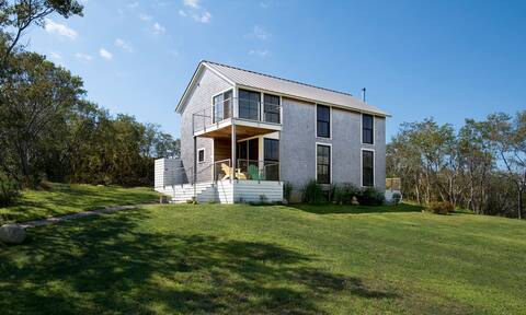 Island House: Clean Modern Design w/ Ocean Views