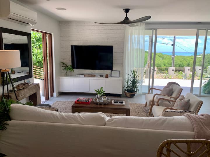 Beachhaus Villa With Ocean View And Private Pool - Turks and Caicos Islands