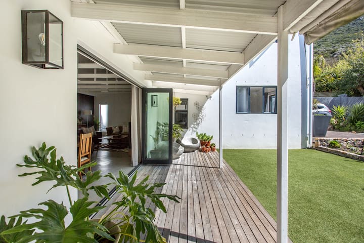 Here Comes the Sun – Family oasis (solar+inverter) gallery image 3