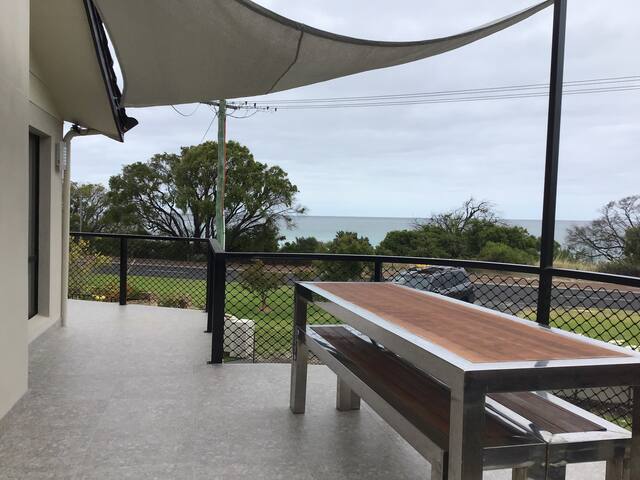 Beachfront Busselton gallery image 3