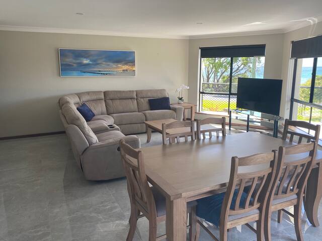 Beachfront Busselton gallery image 2