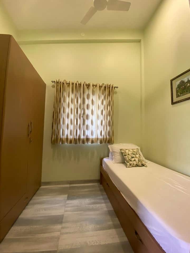 Dormitorio individual en el primer piso