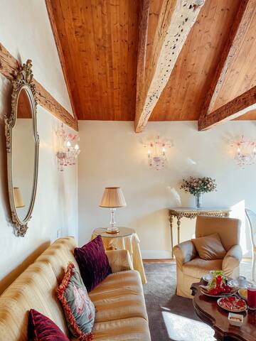 STUNNING SAN MARCO VIEW FROM LUXURY APARTMENT gallery image 4