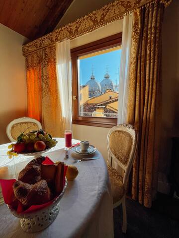 STUNNING SAN MARCO VIEW FROM LUXURY APARTMENT gallery image 3
