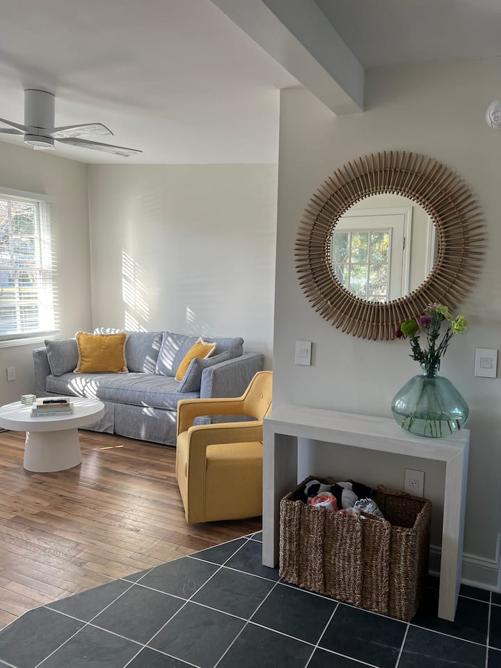 Guardando nella tana dall'ingresso principale