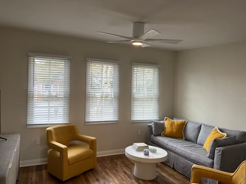 Successful Airbnb property: The Beaufort House hosted by Nicole and Trip in Beaufort