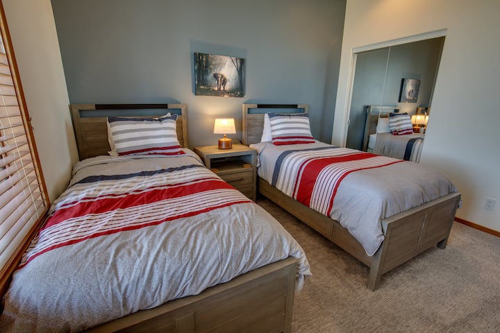 Twin bedroom 
