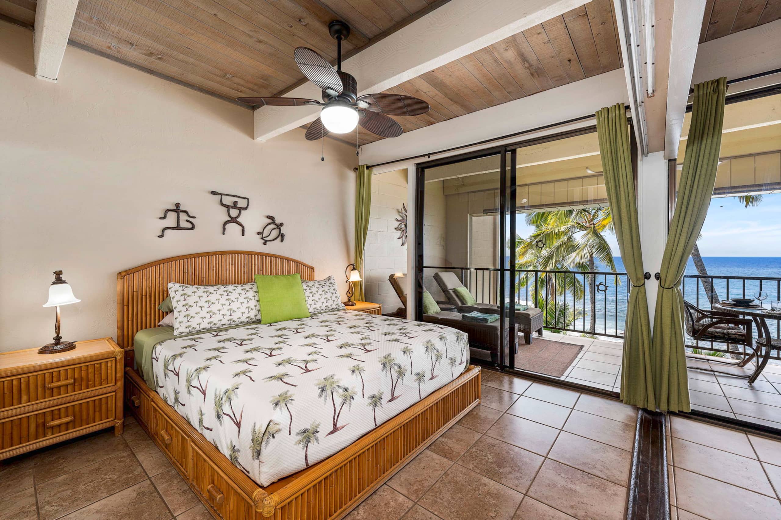 Condo in Kailua-Kona · ★4.96 · 2 bedrooms · 2 beds · 2 baths - Image 12