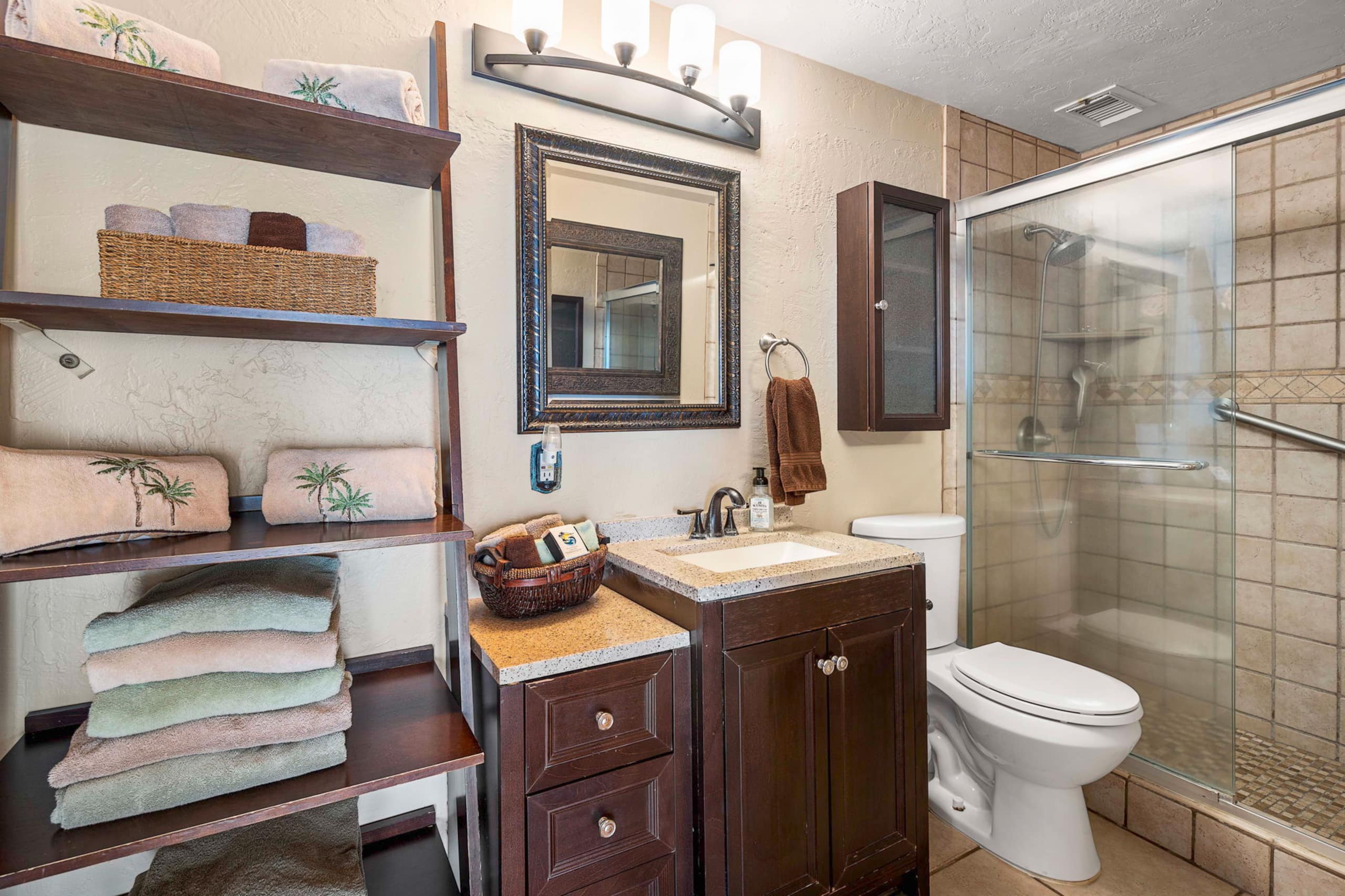 Condo in Kailua-Kona · ★4.96 · 2 bedrooms · 2 beds · 2 baths - Image 13